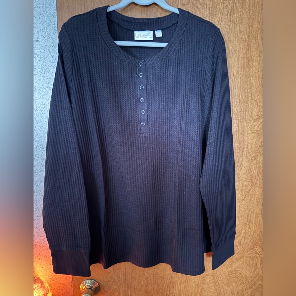 NWOT Belle by Kim Gravel Waffle Snap Front Henley Top w/Thumbholes